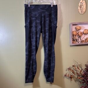Powerhold by Fabletics Black Camo Leggings size large